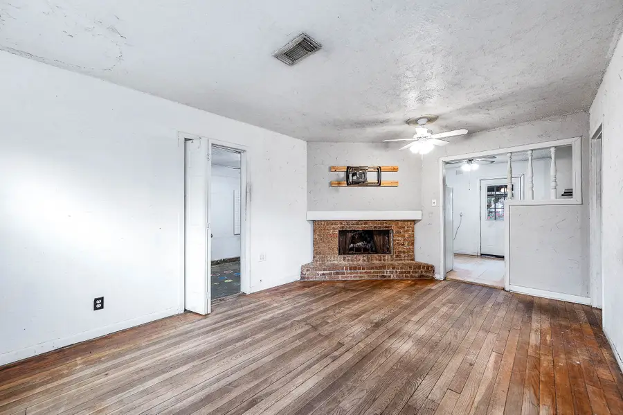 745 Kyle Street, Angleton, TX 77515 - Image #2