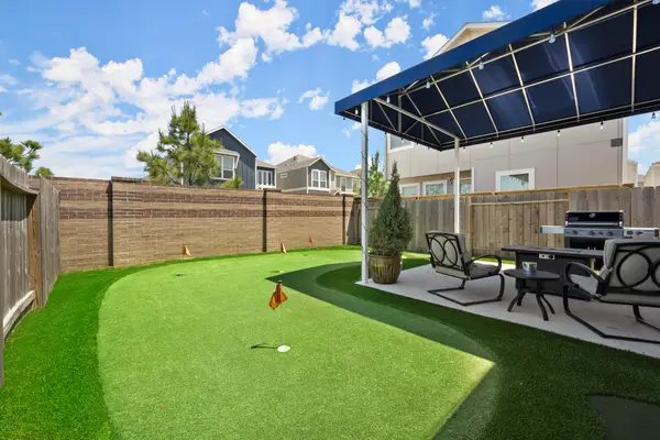 9904 Smokehouse Silo Lane, Houston, TX 77080