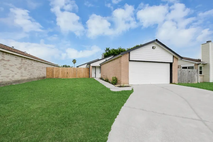 5212 Willowview Drive, Baytown, TX 77521 - #2