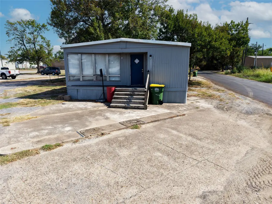 225 Main Street, Normangee, TX 77871 - #2