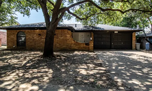 2106 Guinevere Street, Arlington, TX 76014