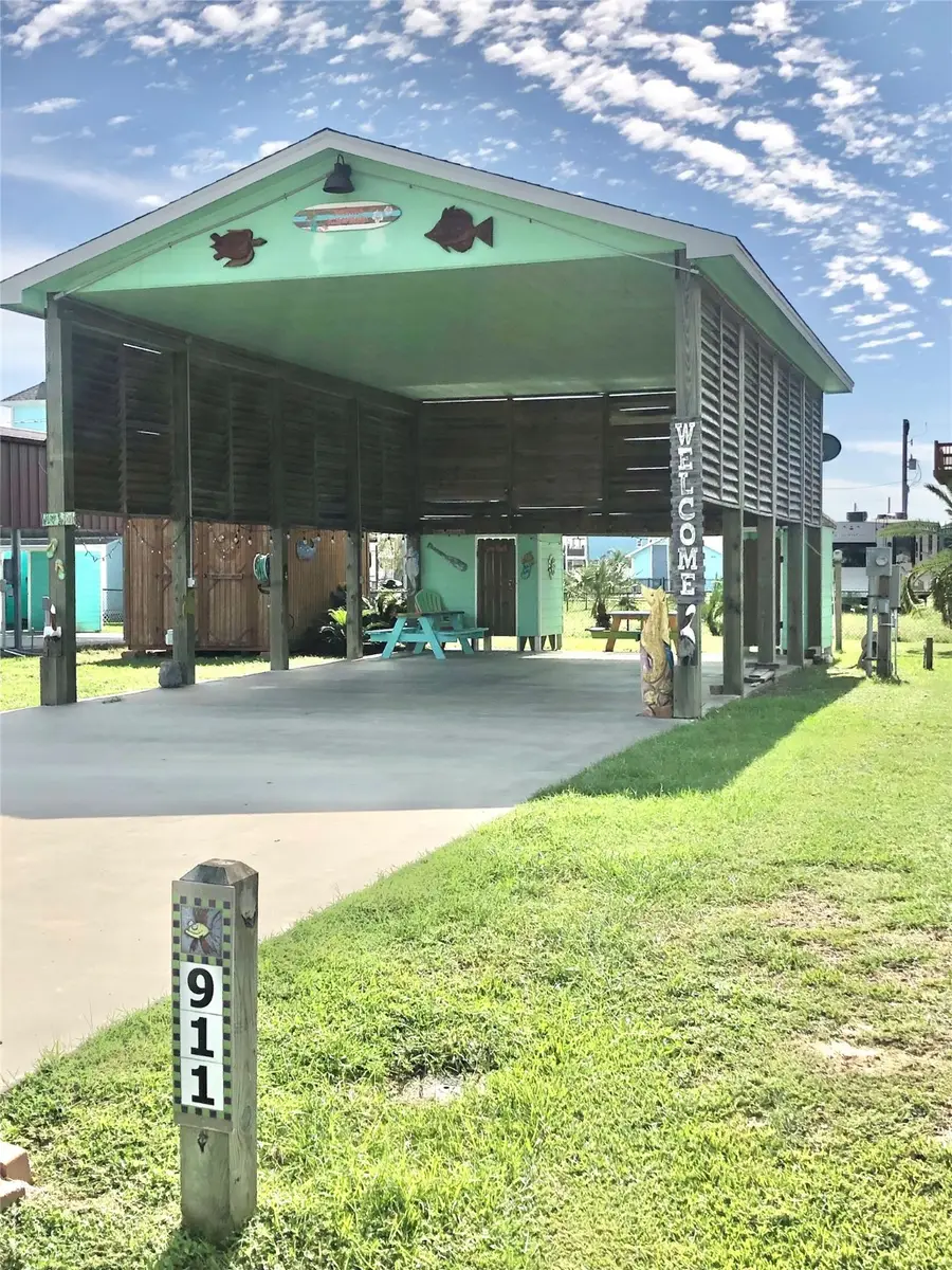 911 East Road, Crystal Beach, TX 77650 - #2