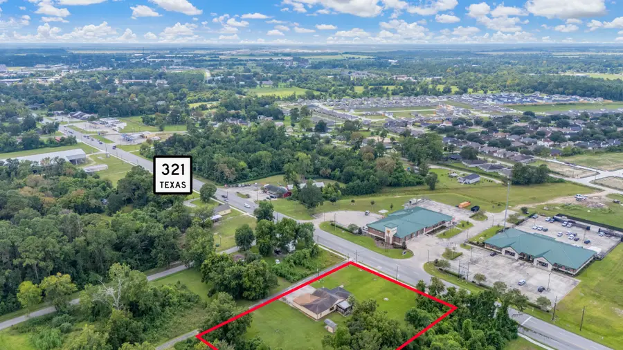 208 Barnes, Dayton, TX 77535 - Image #2