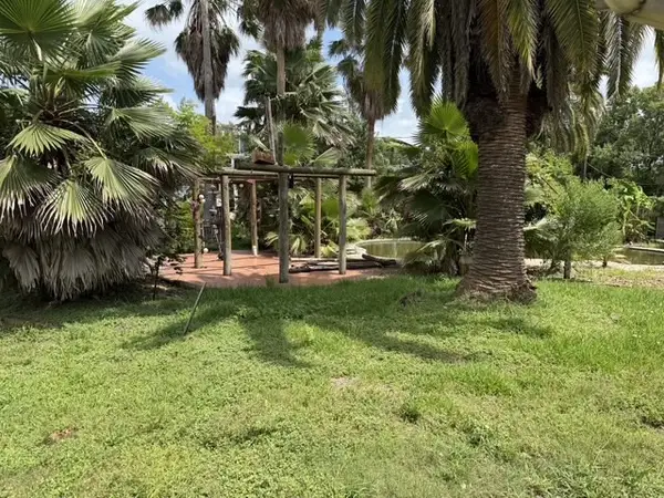 1813 Cove Park, Kemah, TX 77565