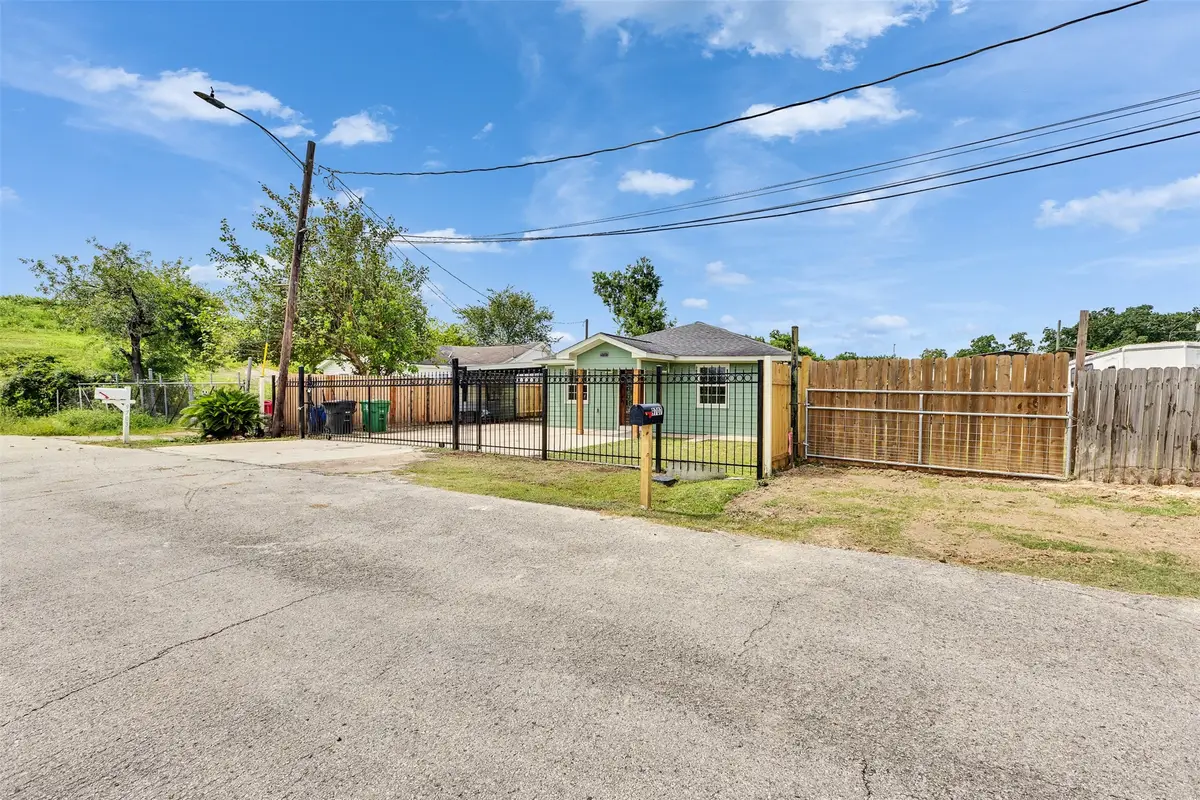 9707 Nedwald Street, Houston, TX 77029 - Image #1