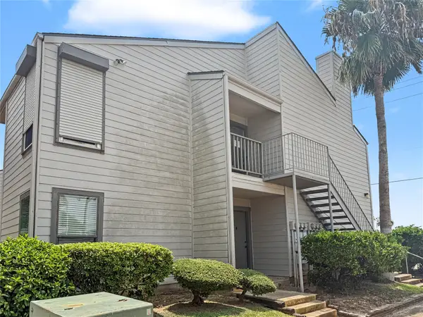 3220 69th Street #B12, Galveston, TX 77551