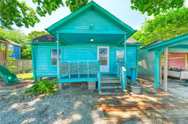 323 Avenue J, Baytown, TX 77520