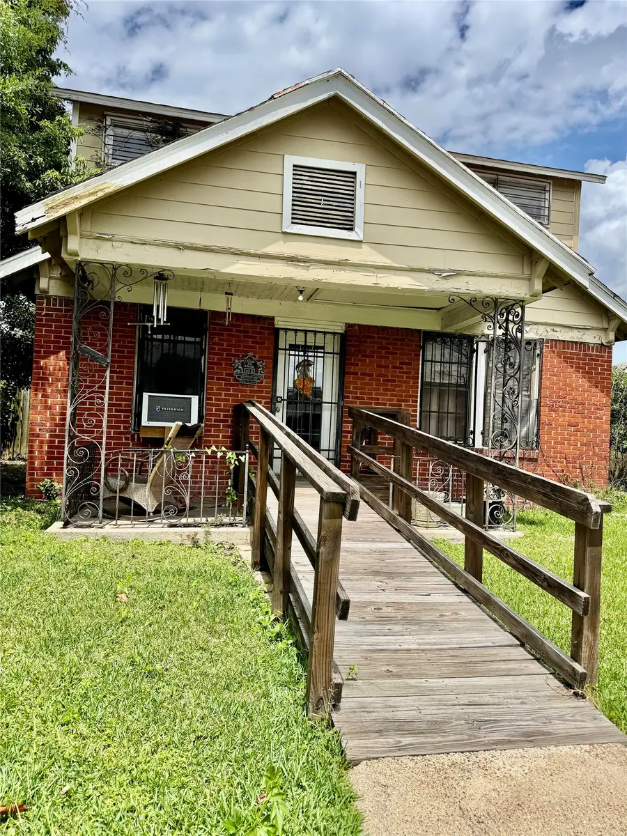 105 Dresden Street, Houston, TX 77012 - #2