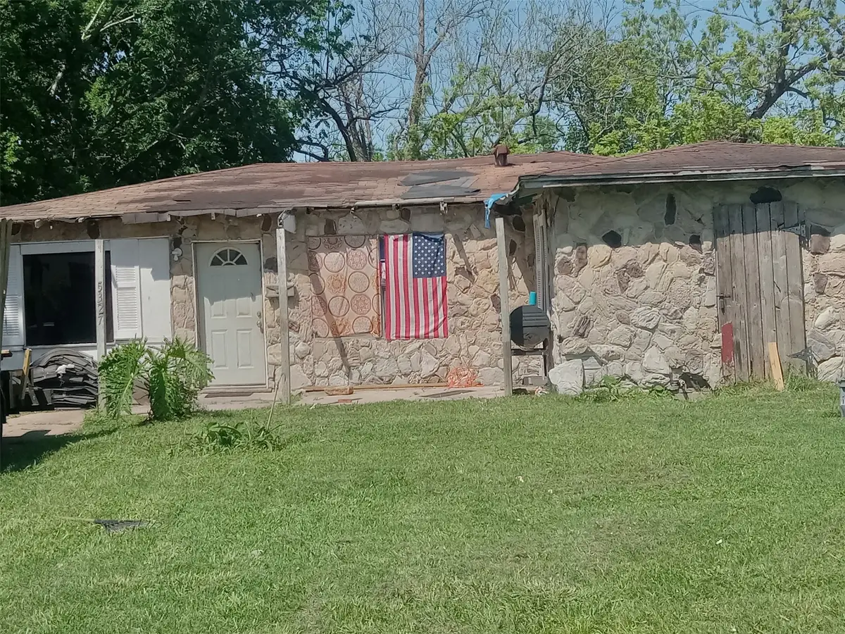 5327 Northridge Drive, Houston, TX 77033 - Image #1