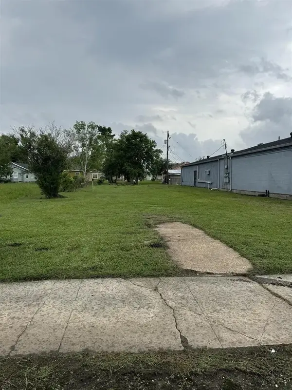 1114 14th St, Port Arthur, TX 77640