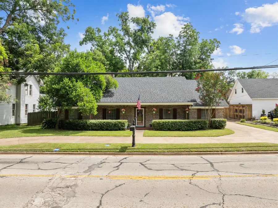 907 E Houston Avenue, Crockett, TX 75835 - Image #3