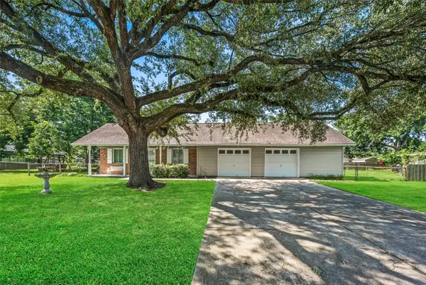 613 Grantham Road, Baytown, TX 77521