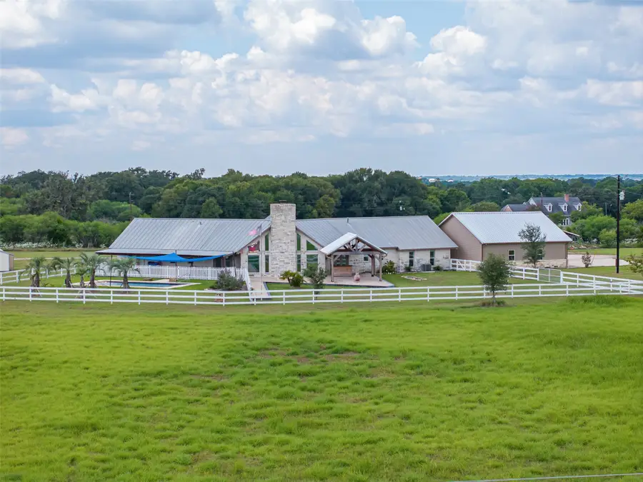 2644 Linda Ln, Brenham, TX 77833 - Image #2