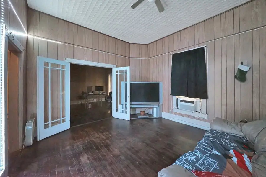 107 S Crockett Avenue, Cameron, TX 76520 - #2