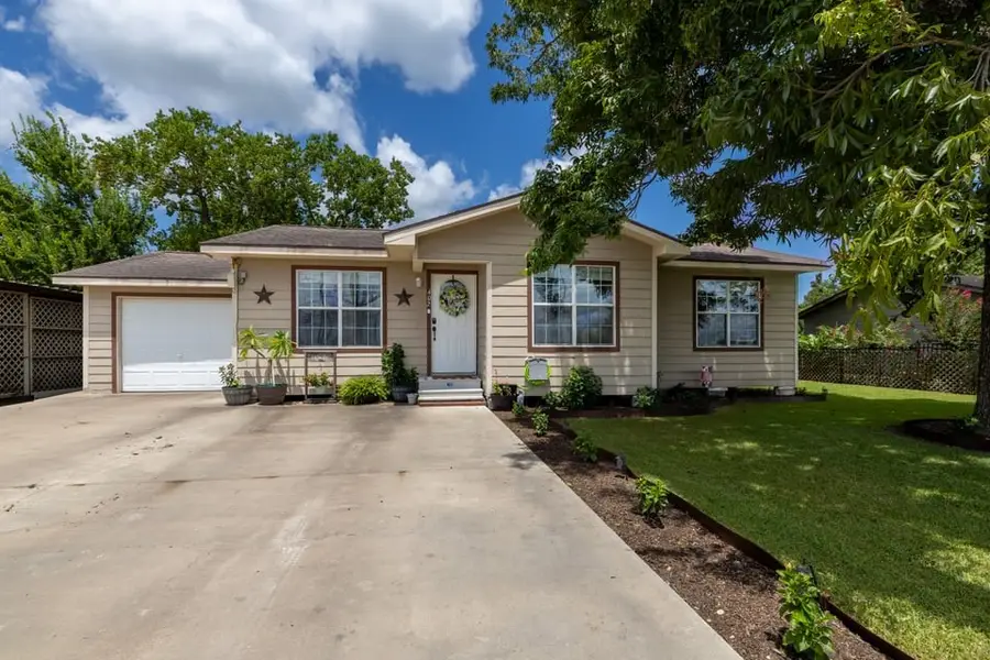 402 8th Street, Van Vleck, TX 77482 - #2
