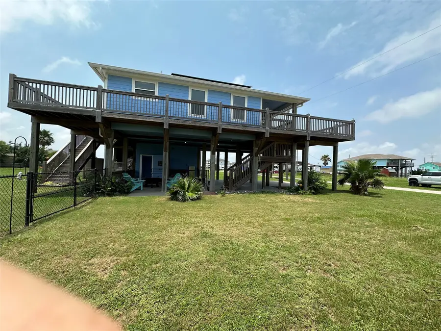 915 Sandollar, Crystal Beach, TX 77650 - Image #2