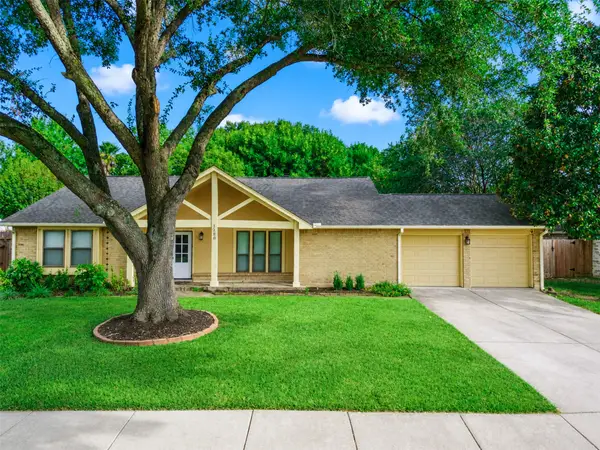 1208 Piney Woods Drive, Friendswood, TX 77546