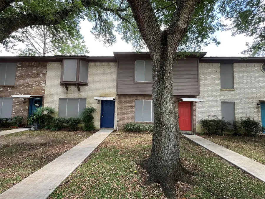 1039-1045 N Chenango Street, Angleton, TX 77515 - #2