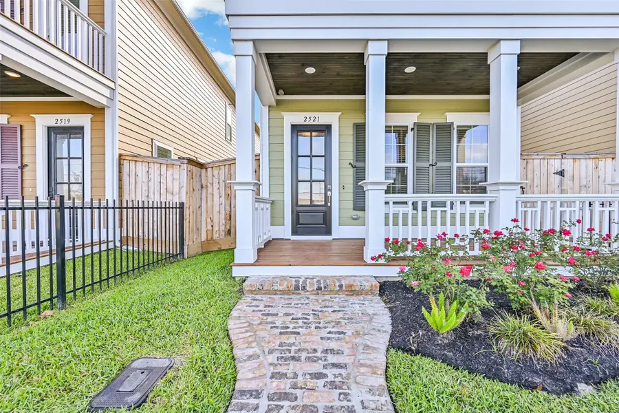 2521 S Houston Avenue, Pearland, TX 77581 - #3