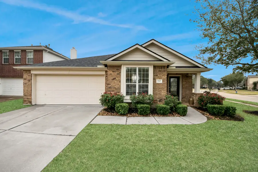 2507 Cypress Springs Court, Pearland, TX 77584 - Image #2