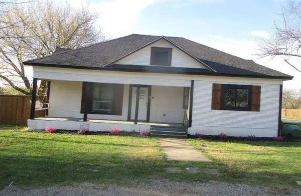 115 W Spruce Street, Whitewright, TX 75491
