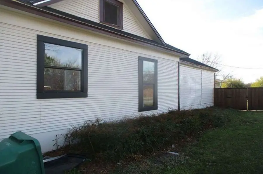 115 W Spruce Street, Whitewright, TX 75491 - #2