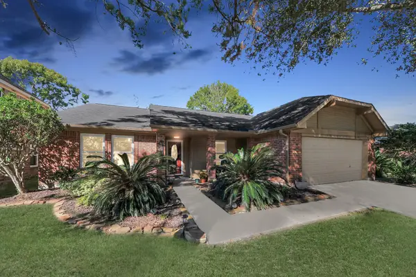 4811 Meadowglen Drive, Pearland, TX 77584