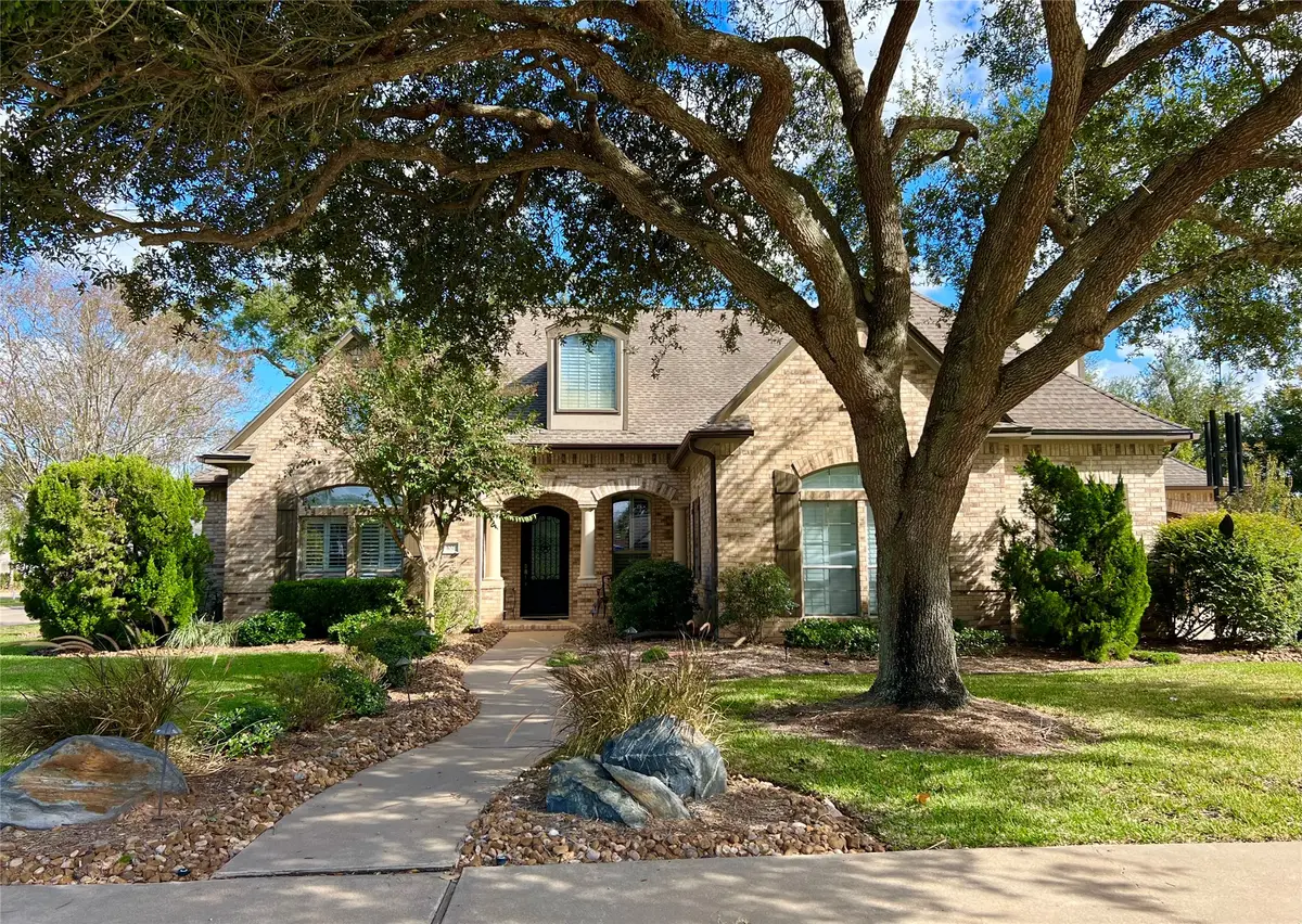 102 Pintail Drive, Clute, TX 77531 - Image #1