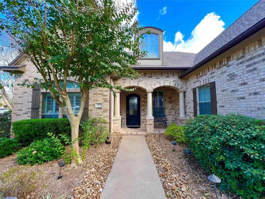 102 Pintail Drive, Clute, TX 77531 - Image #2