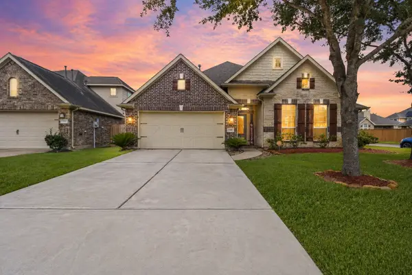 2102 Rolling Fog Drive, Pearland, TX 77584