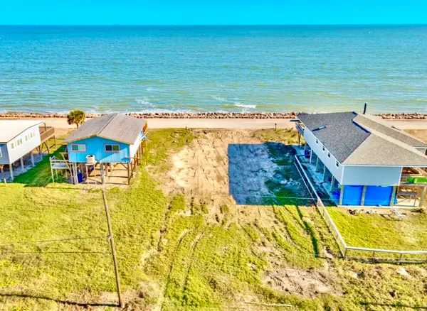 802 Beach Drive, Surfside Beach, TX 77541