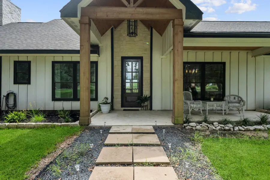 356 Barrow White Road, Anahuac, TX 77514 - Image #3