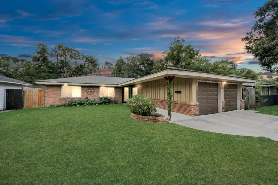 5758 Heron Drive, Houston, TX 77033 - Image #2