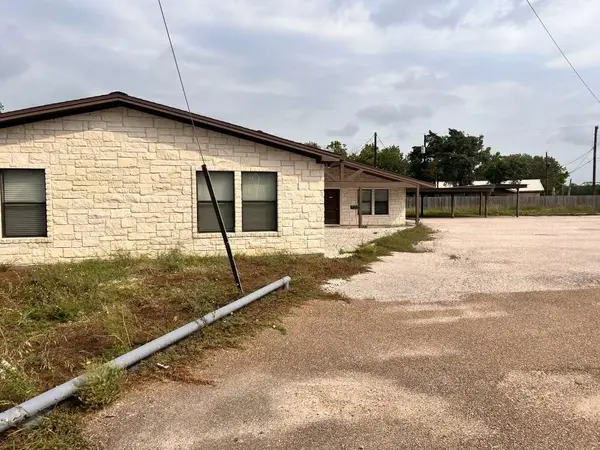 208 E York Street, Ganado, TX 77962