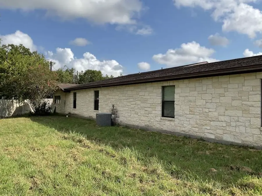 208 E York Street, Ganado, TX 77962 - Image #2