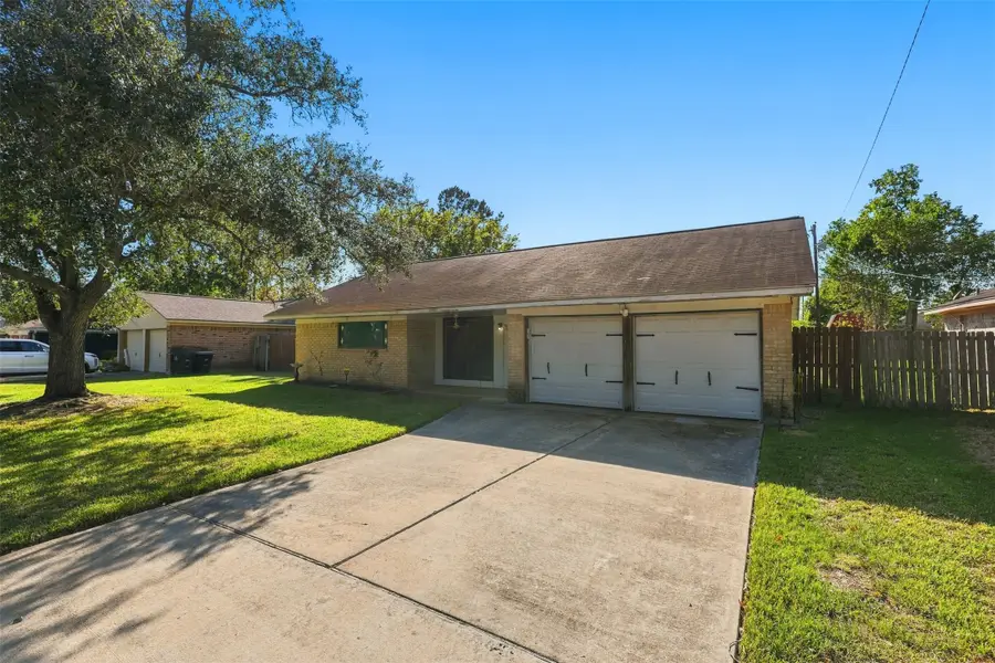 1906 Kings Lane, Alvin, TX 77511 - #2