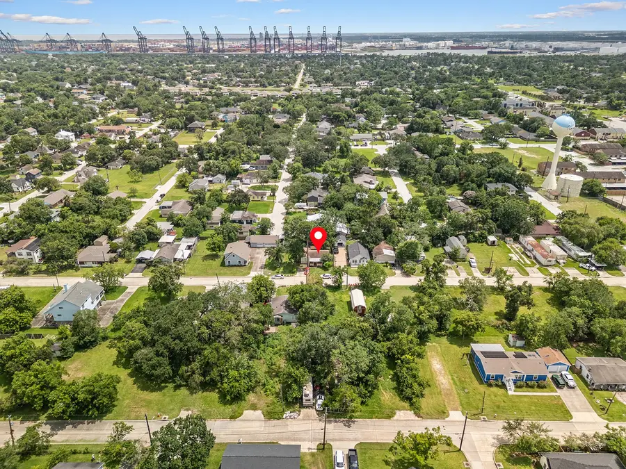 135 Pine Bluff Street, La Porte, TX 77571 - #2