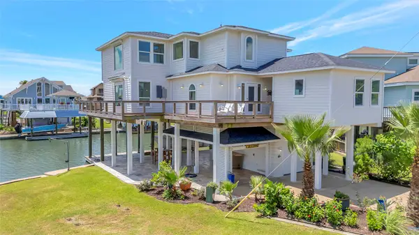 1303 Outrigger, Tiki Island, TX 77554