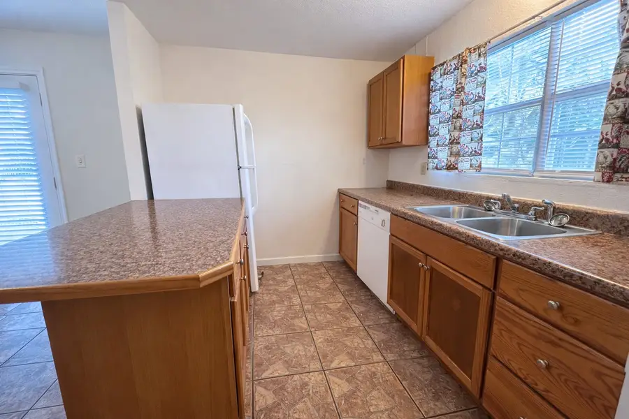 612 Harvey Street, Clute, TX 77531 - Image #3