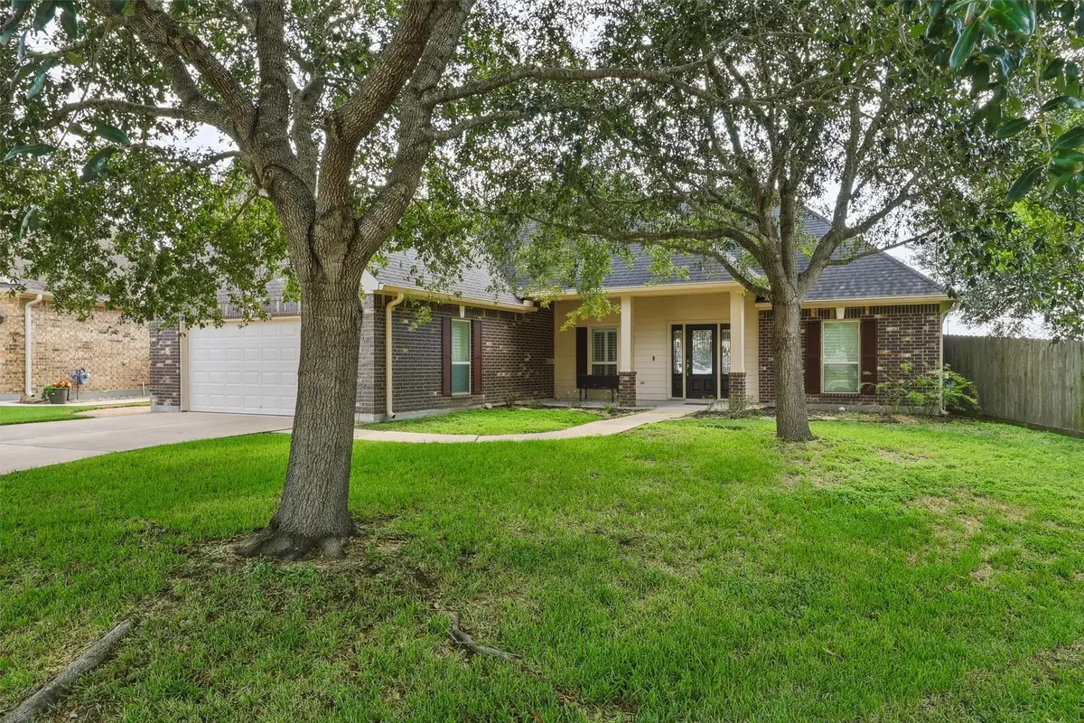 227 Village Dr, Sealy, TX 77474 - #1