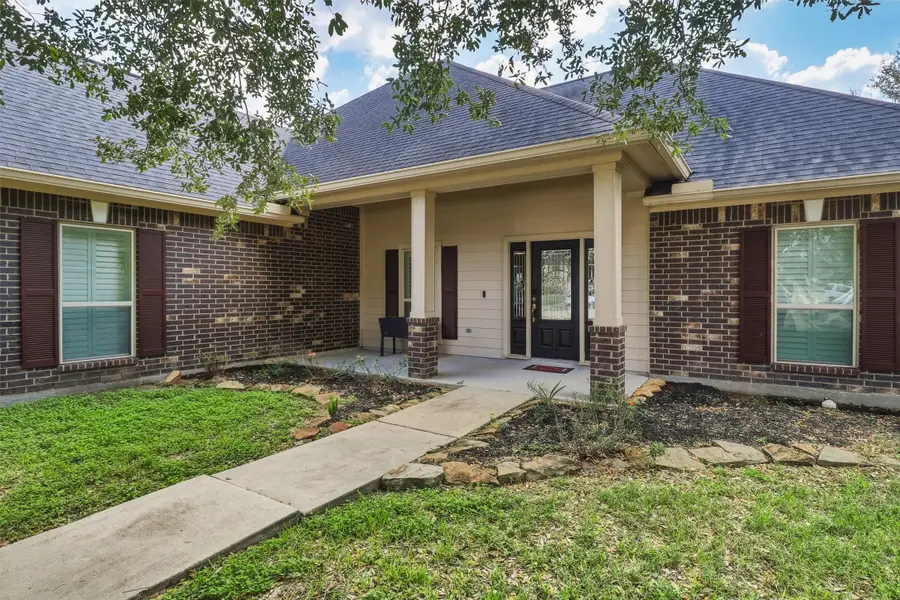 227 Village Dr, Sealy, TX 77474 - #2