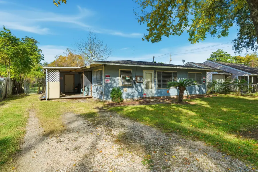 402 Bluebonnet Drive, La Marque, TX 77568 - Image #2