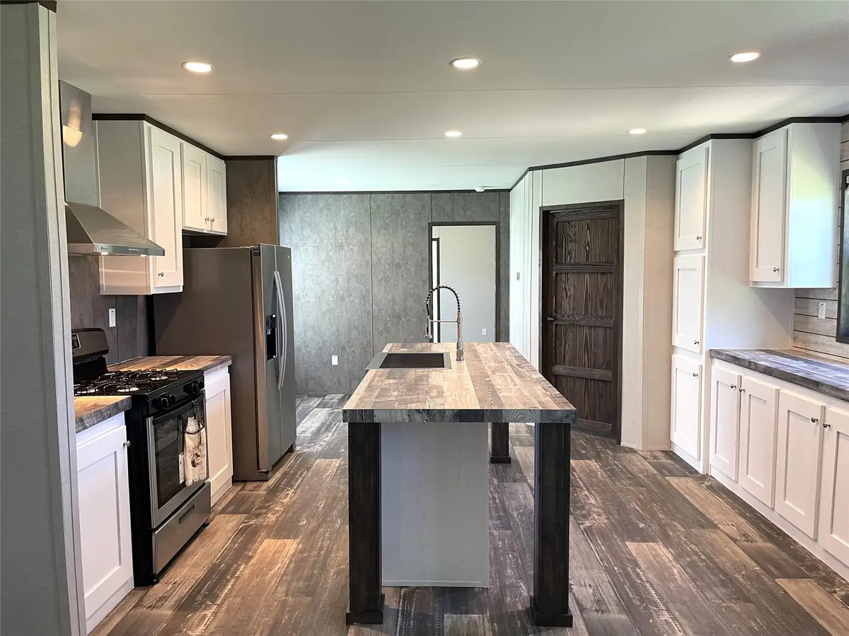 322 E College Street, Fairfield, TX 75840 - Image #1