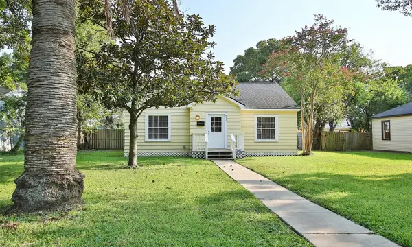 811 10th Avenue N, Texas City, TX 77590