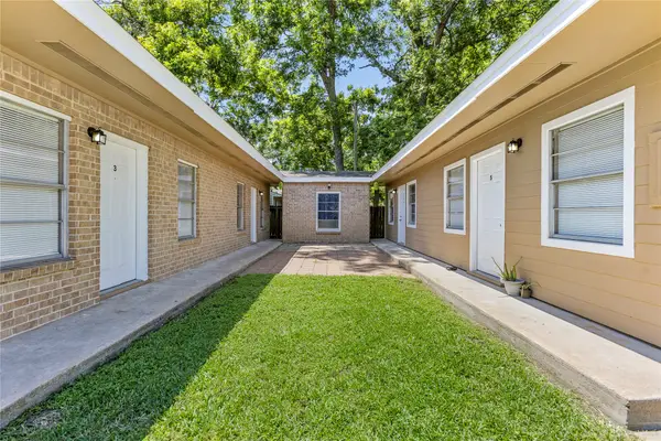 1001 W Lobitt Street, Alvin, TX 77511