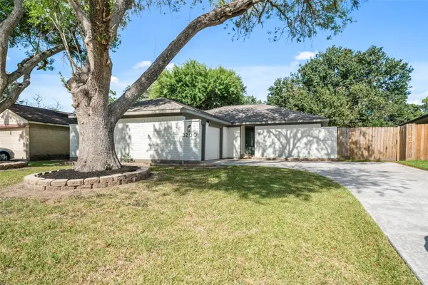3200 Sand Reef Lane, League City, TX 77573