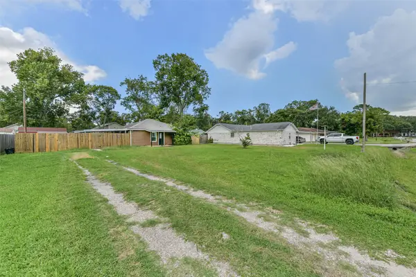11830 15th Street, Santa Fe, TX 77510