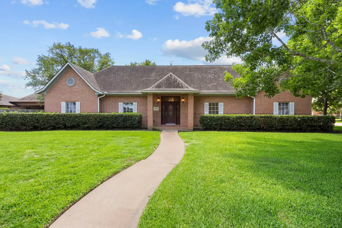 616 Westwood Circle, La Marque, TX 77568 - #1