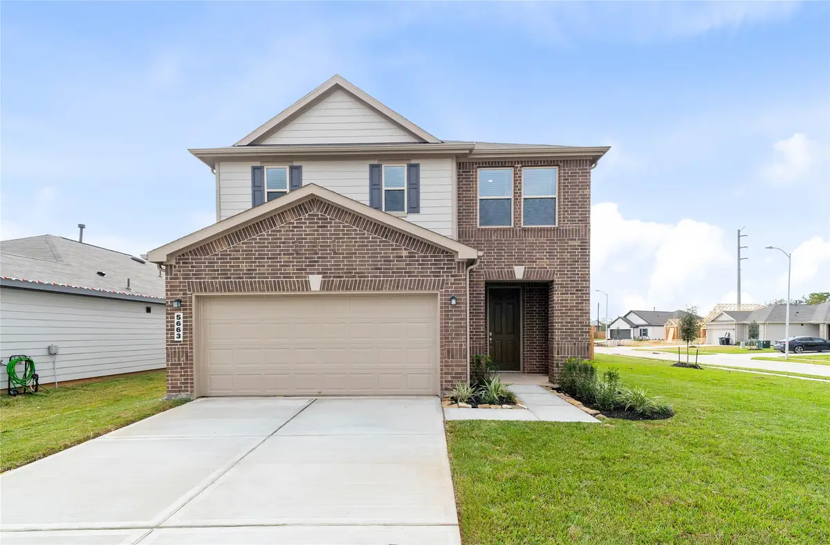 5663 Sanderling Circle, Hitchcock, TX 77563 - Image #1