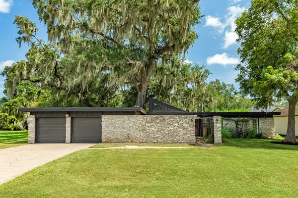 2219 River Oaks Drive, West Columbia, TX 77486